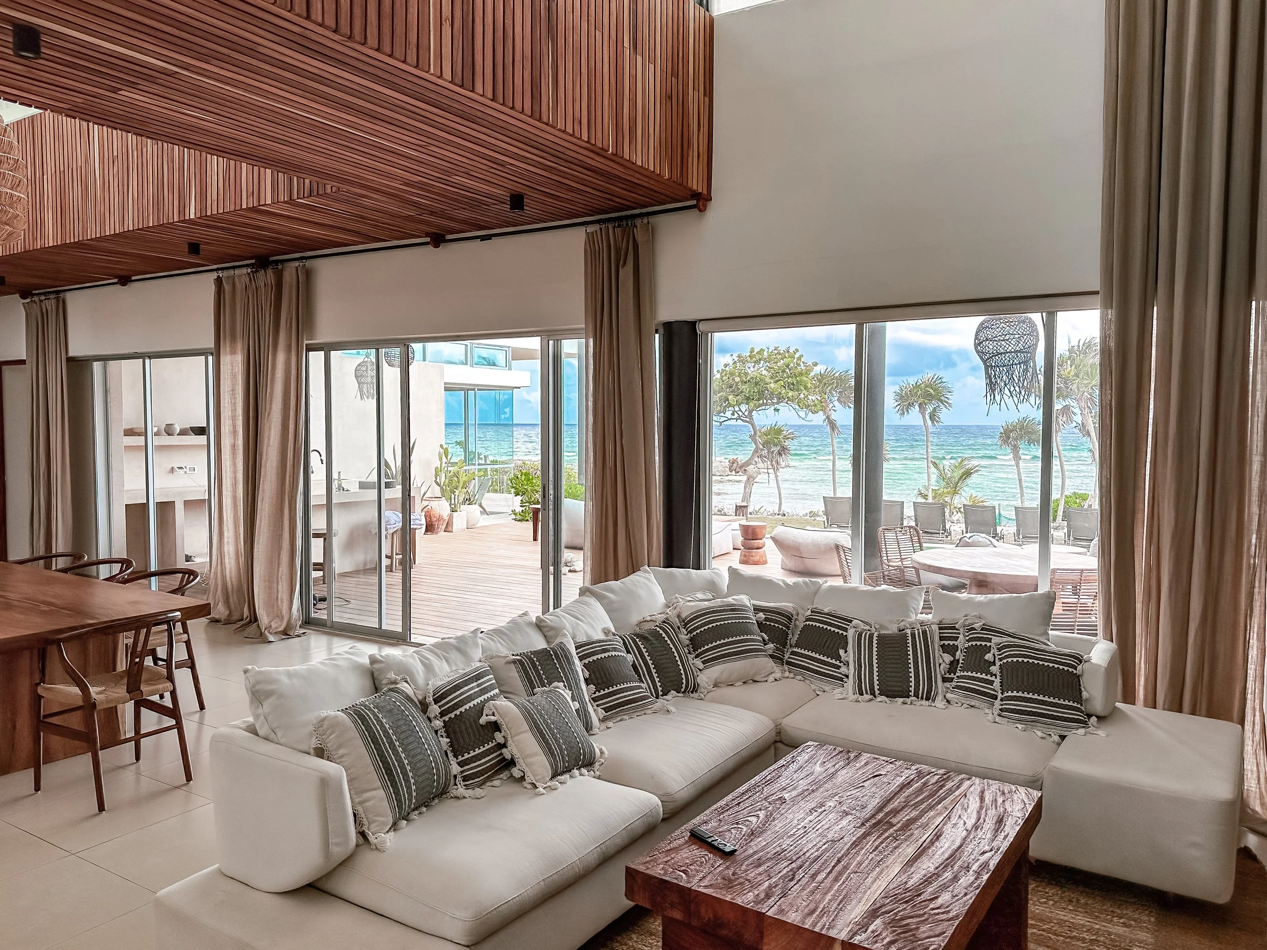 Akumal living room with ocean view